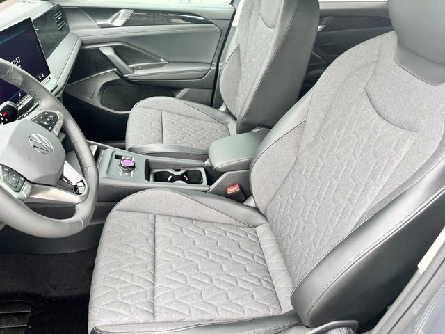 Volkswagen Tiguan LIFE 1.5 eTSI 150PS DSG, Blau-Metallic, 18" Alu NAPOLI, LED-PLUS-SCHEINWERFER, ELEKTR. HECKKLAPPE, KEYLESS ACCESS, PRIVACY-GLAS, DACHRELING, WINTER-PAKET, ACC, Park Assist, Parksensoren, Kamera, 3-Zonen-Climatronic, Radio/Wireless App-Connect, Digitales Cockpi 