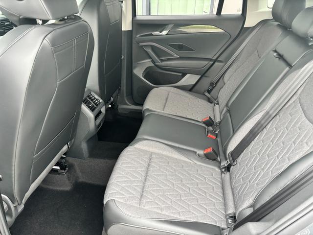 Volkswagen Tiguan LIFE 1.5 eTSI 150PS DSG, Blau-Metallic, 18" Alu NAPOLI, LED-PLUS-SCHEINWERFER, ELEKTR. HECKKLAPPE, KEYLESS ACCESS, PRIVACY-GLAS, DACHRELING, WINTER-PAKET, ACC, Park Assist, Parksensoren, Kamera, 3-Zonen-Climatronic, Radio/Wireless App-Connect, Digitales Cockpi 
