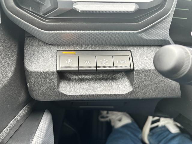 Dacia Duster Expression 1.6 HYBRID 140 AUTOMATIK (Benzin/Elektro), 17" Alufelgen "TERGAN", Klimaanlage, Rückfahrkamera, Parksensoren hinten, LED-Scheinwerfer, Radio Media 10" + Smartphone-Spiegelung, Armlehne, Dachreling, Tempomat, Verkehrszeichenerkennung, Spurassistent 