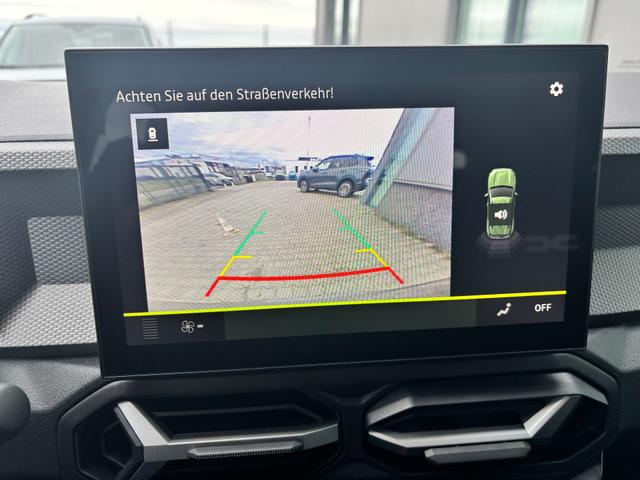 Dacia Duster Expression 1.6 HYBRID 140 AUTOMATIK (Benzin/Elektro), 17" Alufelgen "TERGAN", Klimaanlage, Rückfahrkamera, Parksensoren hinten, LED-Scheinwerfer, Radio Media 10" + Smartphone-Spiegelung, Armlehne, Dachreling, Tempomat, Verkehrszeichenerkennung, Spurassistent 