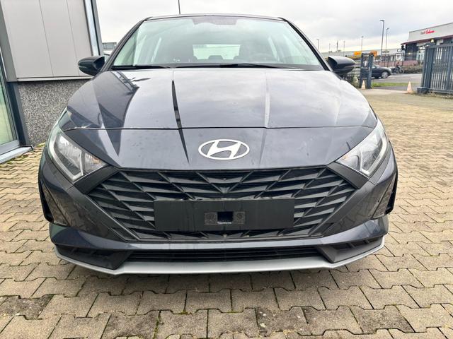 Hyundai i20 Comfort 1.2i 79PS, AURORA-GRAU METALLIC, 16" ALUFELGEN, 5 Jahre Garantie, NAVIGATION 10,25", Klima, Parksensoren hinten, Rückfahrkamera, Alarm, Lederlenkrad, Tempomat, Armlehne vorne, Reserverad, 4x elektr. Fensterheber, Fernlicht-Assistent 