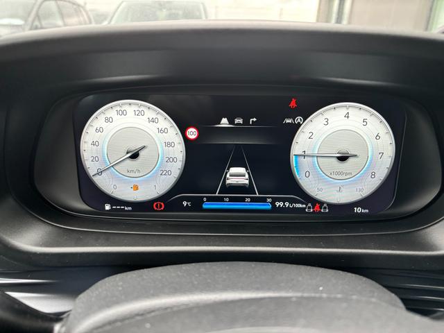 Hyundai i20 Family 1.2i 79PS, SCHWARZ-METALLIC, 16" ALUFELGEN, 5 Jahre Garantie, WINTER-PAKET, KLIMAAUTOMATIK, Abgedunkelte Scheiben, NAVIGATION 10,25", Parksensoren hinten, Rückfahrkamera, Alarm, Lederlenkrad, Tempomat, Armlehne vorne, Reserverad 