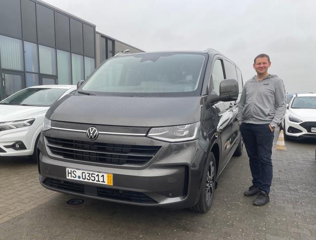 Fahrzeugübergabe eines VW T7 Caravelle 