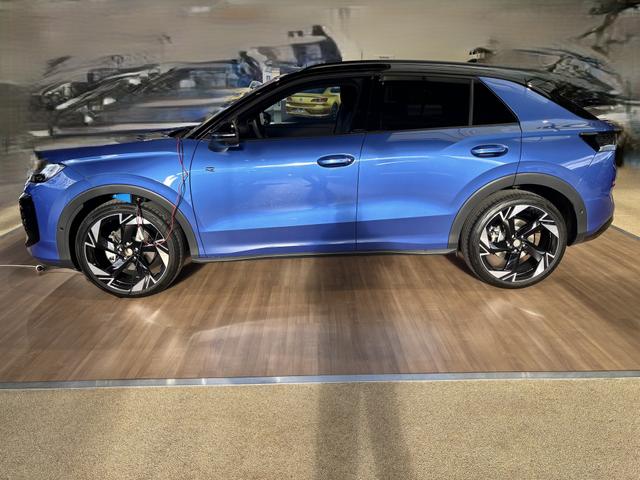 Volkswagen T-Roc Trend 1.5 eTSI mild-hybrid 116PS DSG (AUTOMATIK), Climatronic, Parksensoren vorne/hinten, Radio 10,3" + Wireless App-Connect, Toter-Winkel-Warner, Tempomat, M-Lederlenkrad, Armlehne vorn, LED-Scheinwerfer, Dachreling 