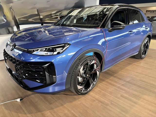 Volkswagen T-Roc - Trend 1.5 eTSI mild-hybrid 116PS DSG (AUTOMATIK), Climatronic, Parksensoren vorne/hinten, Radio 10,3" + Wireless App-Connect, Toter-Winkel-Warner, Tempomat, M-Lederlenkrad, Armlehne vorn, LED-Scheinwerfer, Dachreling