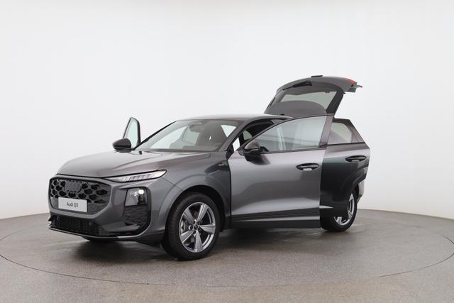 Audi Q3 Sportback Basis 2.0 TFSI quattro (Allrad) 204PS S-Tronic (Automatik), 17" Alufelgen, Elektr. Heckklappe, MMI Navigation plus, Sitzheizung, 3-Zonen-Klimaautomatik, Parksensoren vorn/hinten, M-Lederlenkrad, Tempomat, Virtual Cockpit 