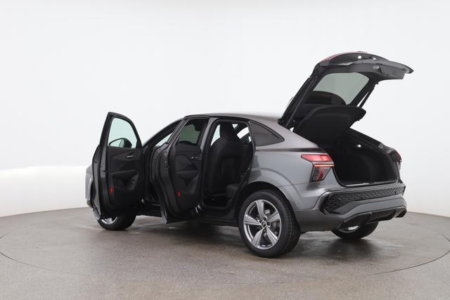 Audi Q3 Sportback Basis 2.0 TFSI quattro (Allrad) 204PS S-Tronic (Automatik), 17" Alufelgen, Elektr. Heckklappe, MMI Navigation plus, Sitzheizung, 3-Zonen-Klimaautomatik, Parksensoren vorn/hinten, M-Lederlenkrad, Tempomat, Virtual Cockpit 