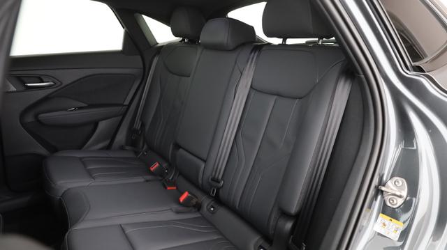 Audi Q3 Sportback Basis 2.0 TFSI quattro (Allrad) 204PS S-Tronic (Automatik), 17" Alufelgen, Elektr. Heckklappe, MMI Navigation plus, Sitzheizung, 3-Zonen-Klimaautomatik, Parksensoren vorn/hinten, M-Lederlenkrad, Tempomat, Virtual Cockpit 