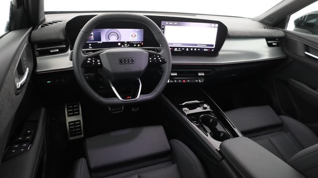 Audi Q3 Sportback Basis 2.0 TFSI quattro (Allrad) 204PS S-Tronic (Automatik), 17" Alufelgen, Elektr. Heckklappe, MMI Navigation plus, Sitzheizung, 3-Zonen-Klimaautomatik, Parksensoren vorn/hinten, M-Lederlenkrad, Tempomat, Virtual Cockpit 