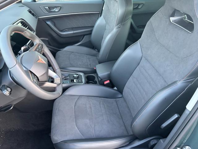 Cupra Ateca Basis 1.5 TSI 150PS DSG/AUTOMATIK, 5 Jahre Garantie, 19" Alu, NAVI 9,2", Climatronic, Park Assist, Parksensoren vorn/hinten, Digitales Cockpit, Privacy-Glas, Kessy, Sportschalensitze, Voll-LED-Scheinwerfer, Dachreling, Beheiztes M-Lederlenkrad, Tempomat 