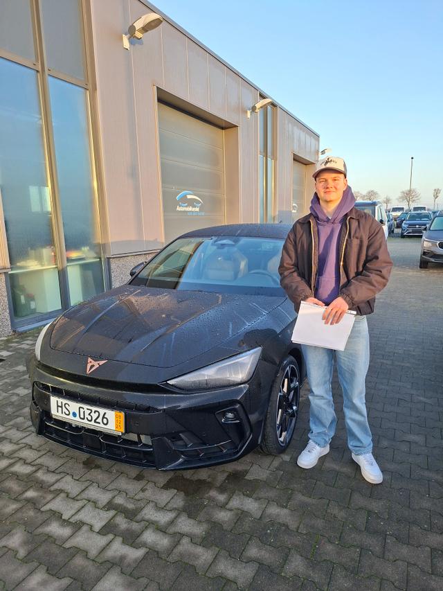 Fahrzeugübergabe eines Cupra Leon 5-Türer (Limousine) 