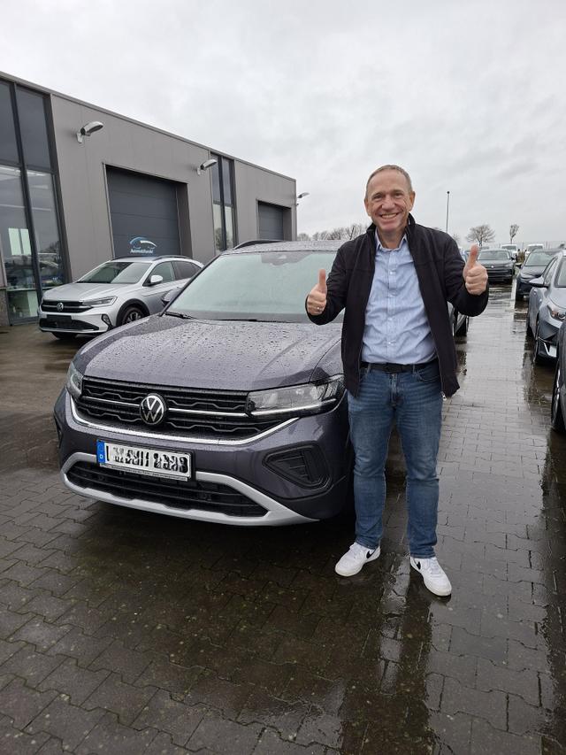 Fahrzeugübergabe eines Volkswagen T-Cross (neues Modell) 