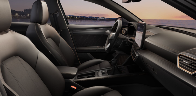 Cupra Leon Sportstourer Basis 1.5 TSI 150PS 6-Gang, 5 Jahre Garantie, SCHWARZ-METALLIC, AHK SCHWENKBAR, EDGE-PAKET, WINTER-PAKET, Elektr. Heckklappe, Dachreling, 18" Alu, Voll-LED-Scheinwerfer, 3Z-Climatronic, ACC/Tempomat, Digitales Cockpit, Full Link, Parksensoren v/h, Privacy-Glas 