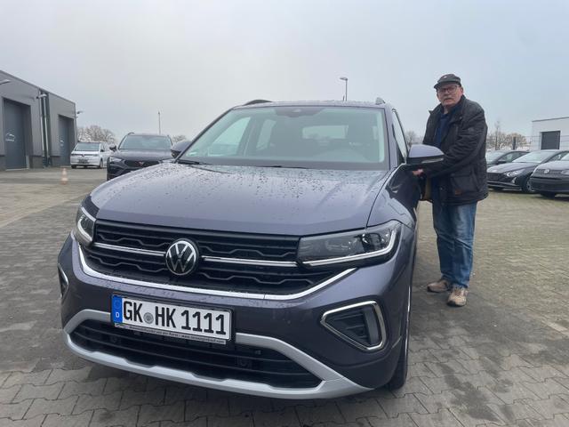 Fahrzeugübergabe eines VW T-Cross 