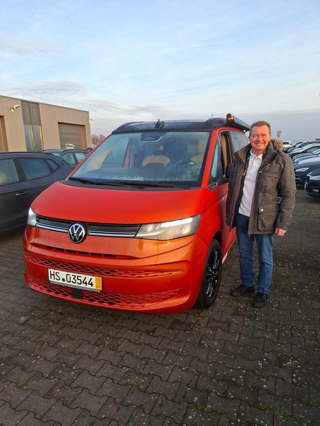 Fahrzeugübergabe eines Volkswagen T7 California 