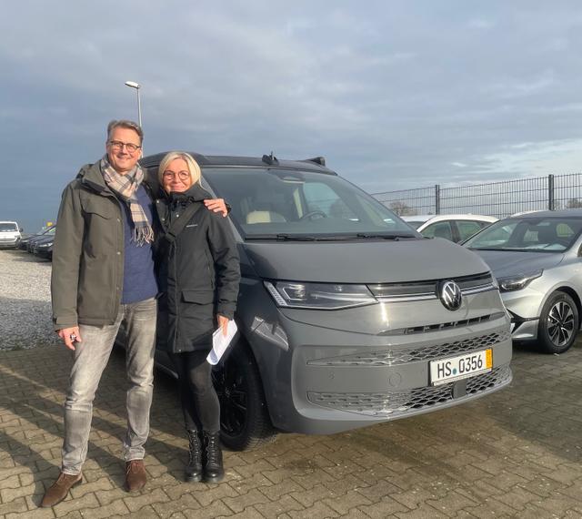 Fahrzeugübergabe eines Volkswagen T7 California 