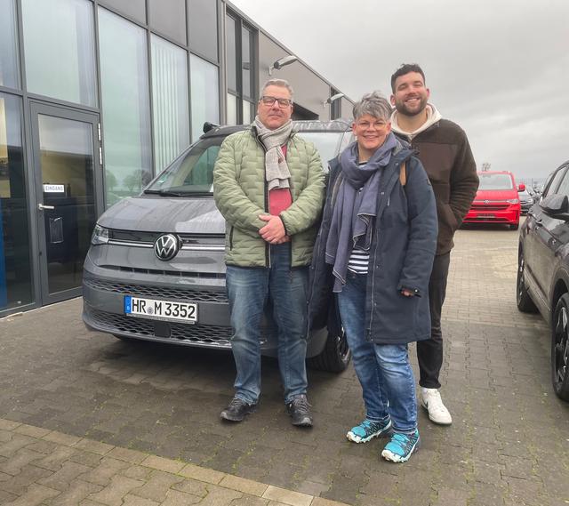 Fahrzeugübergabe eines Volkswagen T7 California 