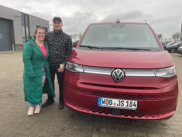 Fahrzeugübergabe eines VW T7 Multivan 