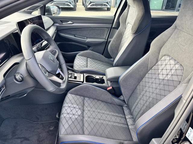 Volkswagen Golf LIFE 1.5 eTSI (Mild-Hybrid) 150PS DSG (AUTOMATIK), WINTERPAKET, 16" Alu, Adaptiver Tempomat ACC, Sicht-Paket, Digital Cockpit Pro, LED-Scheinwerfer, Radio Composition 10,3" + Wireless App-Connect, Parksensoren vorne und hinten, Climatronic, M-Lederlenkrad, 