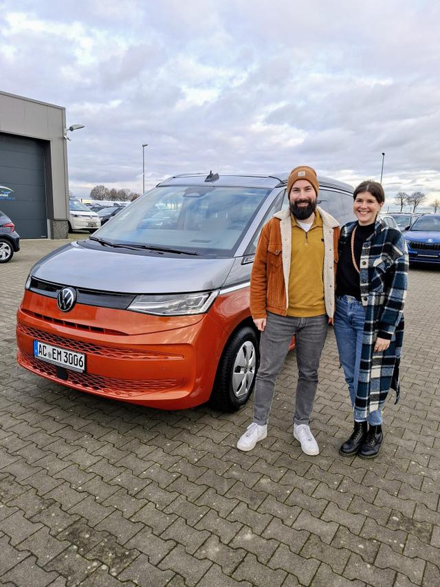 Fahrzeugübergabe eines Volkswagen T7 California 