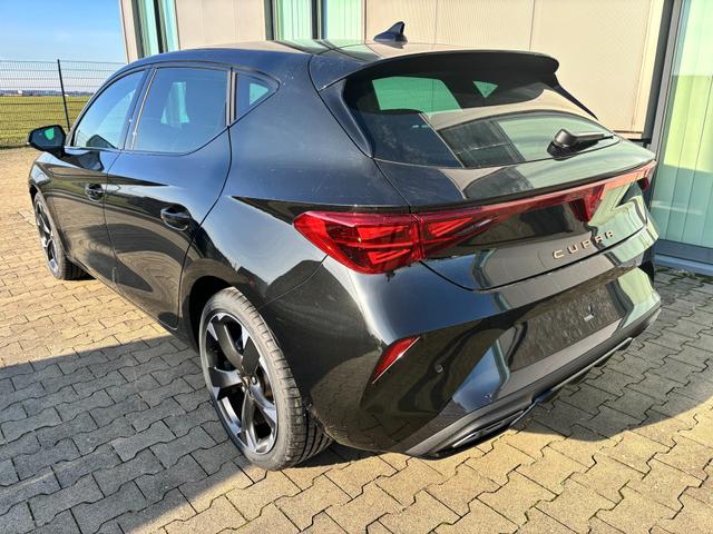 Cupra Leon Basis 1.5 TSI 150PS 6-Gang, 5 Jahre Garantie, SCHWARZ-METALLIC, EDGE-PAKET, WINTER-PAKET, 18" Alufelgen, Voll-LED-Scheinwerfer, 3Z-Climatronic, ACC/Tempomat, Digitales Cockpit, Full Link, Parksensoren v/h, Privacy-Glas, Multifunktions-Lederlenkrad 