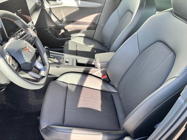 Cupra Leon Basis 1.5 TSI 150PS 6-Gang, 5 Jahre Garantie, SCHWARZ-METALLIC, EDGE-PAKET, WINTER-PAKET, 18" Alufelgen, Voll-LED-Scheinwerfer, 3Z-Climatronic, ACC/Tempomat, Digitales Cockpit, Full Link, Parksensoren v/h, Privacy-Glas, Multifunktions-Lederlenkrad 