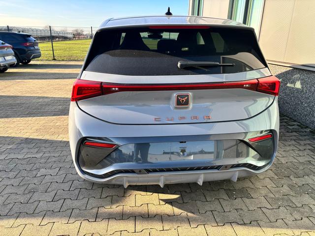 Cupra Born VZ 79 kWh, Systemleistung: 326PS, Reichweite WLTP: 594 km, 5 Jahre Garantie, 20"Alu, Sitze elektrisch, Climatronic, Winterpaket, Abgedunkelte Scheiben, NAVI 12,9", ACC, 360&deg; Kamera, Parkassistent, KESSY, Alarm, M-Lederlenkrad beheizt, Voll-LED-Scheinwerfer 