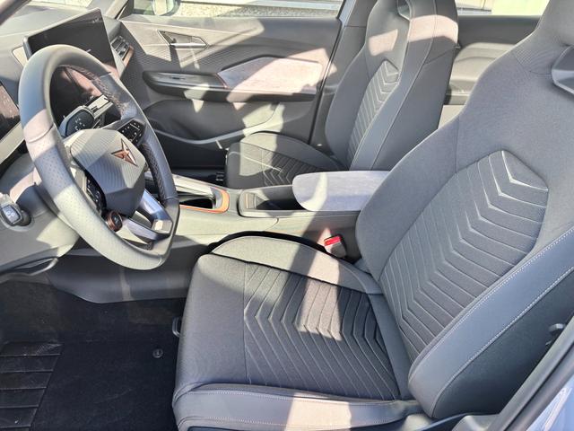 Cupra Born Basis 60 kWh, Systemleistung: 204PS, Reichweite WLTP: 428 km, 5 Jahre Garantie, 19"Alu, Climatronic, Winterpaket, Abgedunkelte Scheiben, NAVI 12,9", ACC, 360&deg; Kamera, Parkassistent inkl. PDC v/h, KESSY, Alarm, M-Lederlenkrad beheizt, Voll-LED-Scheinwerfer 