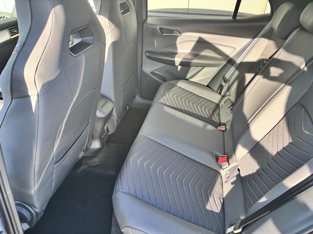 Cupra Born Basis 60 kWh, Systemleistung: 204PS, Reichweite WLTP: 428 km, 5 Jahre Garantie, 19"Alu, Climatronic, Winterpaket, Abgedunkelte Scheiben, NAVI 12,9", ACC, 360&deg; Kamera, Parkassistent inkl. PDC v/h, KESSY, Alarm, M-Lederlenkrad beheizt, Voll-LED-Scheinwerfer 