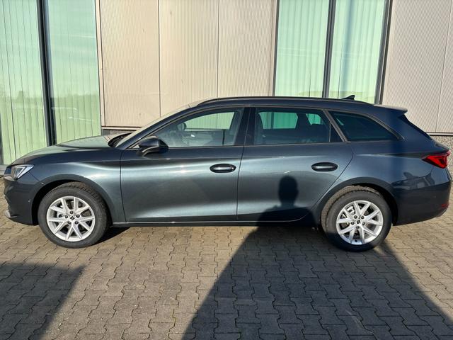 Seat Leon Sportstourer Style 1.5 TSI 115PS, MAGNETIC-GRAU-METALLIC, 5 Jahre Garantie, 16" ALU, MATRIX-LED, Privacy-Glas, Winter-Paket, 3-Zonen-Climatronic, ParkAssist, Parksensoren v/h, R&uuml;ckfahrkamera, Radio 10,4" + Full-Link, Tempomat, M-Lederlenkrad, variabler Ladeboden 