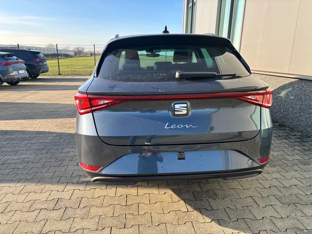 Seat Leon Sportstourer Style 1.5 TSI 115PS, MAGNETIC-GRAU-METALLIC, 5 Jahre Garantie, 16" ALU, MATRIX-LED, Privacy-Glas, Winter-Paket, 3-Zonen-Climatronic, ParkAssist, Parksensoren v/h, R&uuml;ckfahrkamera, Radio 10,4" + Full-Link, Tempomat, M-Lederlenkrad, variabler Ladeboden 