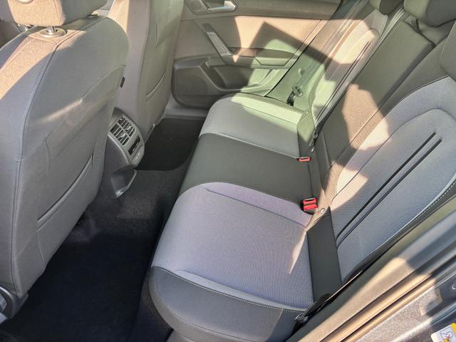 Seat Leon Sportstourer Style 1.5 TSI 115PS, MAGNETIC-GRAU-METALLIC, 5 Jahre Garantie, 16" ALU, MATRIX-LED, Privacy-Glas, Winter-Paket, 3-Zonen-Climatronic, ParkAssist, Parksensoren v/h, R&uuml;ckfahrkamera, Radio 10,4" + Full-Link, Tempomat, M-Lederlenkrad, variabler Ladeboden 