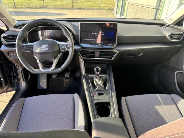 Seat Leon Sportstourer Style 1.5 TSI 115PS, MAGNETIC-GRAU-METALLIC, 5 Jahre Garantie, 16" ALU, MATRIX-LED, Privacy-Glas, Winter-Paket, 3-Zonen-Climatronic, ParkAssist, Parksensoren v/h, R&uuml;ckfahrkamera, Radio 10,4" + Full-Link, Tempomat, M-Lederlenkrad, variabler Ladeboden 