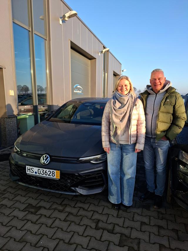 Fahrzeugübergabe eines Volkswagen Golf 5-Türer 