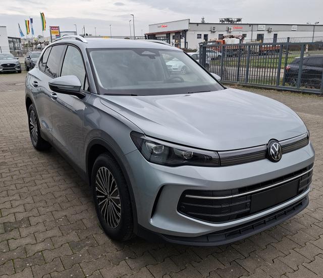 Volkswagen Tiguan LIFE 1.5 eTSI 150PS DSG, Silber-Met, 18" Alu NAPOLI, LED-PLUS-SCHEINWERFER, ELEKTR. HECKKLAPPE, KEYLESS ACCESS, PRIVACY-GLAS, DACHRELING, WINTER-PAKET, ACC, Park Assist, Parksensoren, Kamera, 3-Zonen-Climatronic, Radio/Wireless App-Connect, Digitales Cockpi 