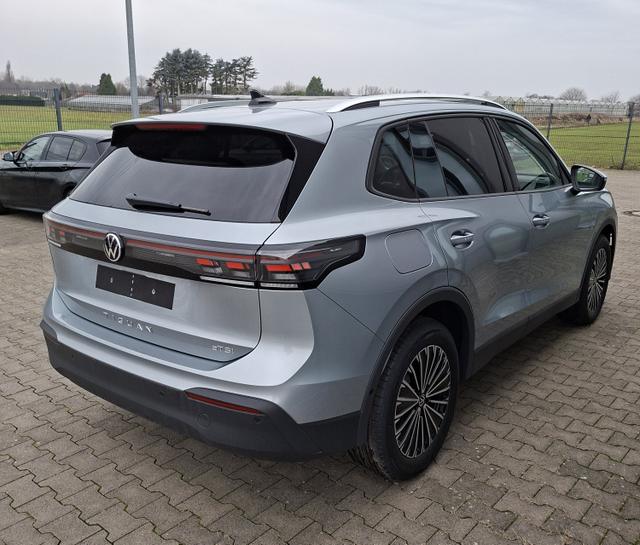 Volkswagen Tiguan LIFE 1.5 eTSI 150PS DSG, Silber-Met, 18" Alu NAPOLI, LED-PLUS-SCHEINWERFER, ELEKTR. HECKKLAPPE, KEYLESS ACCESS, PRIVACY-GLAS, DACHRELING, WINTER-PAKET, ACC, Park Assist, Parksensoren, Kamera, 3-Zonen-Climatronic, Radio/Wireless App-Connect, Digitales Cockpi 