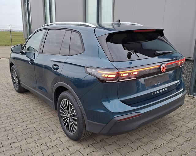 Volkswagen Tiguan LIFE 1.5 eTSI 150PS DSG, Blau-Metallic, 18" Alu NAPOLI, LED-PLUS-SCHEINWERFER, ELEKTR. HECKKLAPPE, KEYLESS ACCESS, PRIVACY-GLAS, DACHRELING, WINTER-PAKET, ACC, Park Assist, Parksensoren, Kamera, 3-Zonen-Climatronic, Radio/Wireless App-Connect, Digitales Cockpi 