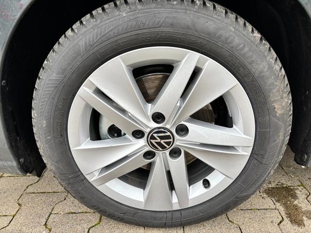 Volkswagen Golf Basis 1.5 eTSI (Mild-Hybrid) 115PS DSG (AUTOMATIK), 5J GARANTIE, 16" ALU+GANZJAHRESREIFEN, WINTERPAKET, PRIVACY, READY2DISCOVER 12,9" + App-Connect, Parksensoren v/h, R&Uuml;CKFAHRKAMERA, DIGITAL COCKPIT PRO, Climatronic, M-Lederlenkrad, Reserverad 