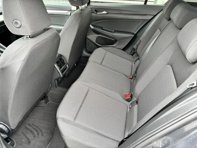 Volkswagen Golf Basis 1.5 eTSI (Mild-Hybrid) 115PS DSG (AUTOMATIK), 5J GARANTIE, 16" ALU+GANZJAHRESREIFEN, WINTERPAKET, PRIVACY, READY2DISCOVER 12,9" + App-Connect, Parksensoren v/h, R&Uuml;CKFAHRKAMERA, DIGITAL COCKPIT PRO, Climatronic, M-Lederlenkrad, Reserverad 