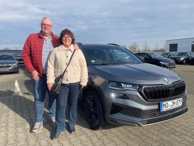 Fahrzeugübergabe eines Skoda Karoq 