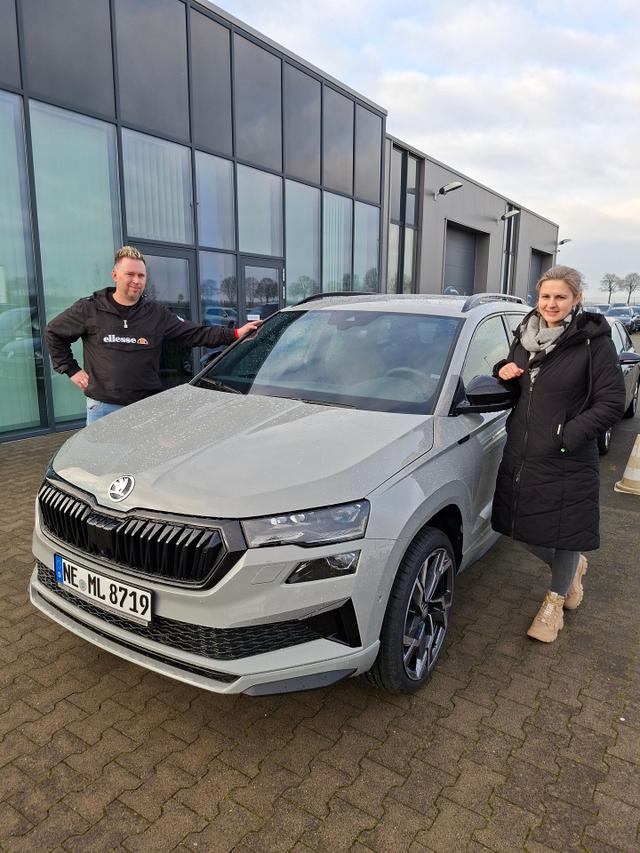 Fahrzeugübergabe eines Skoda Karoq 