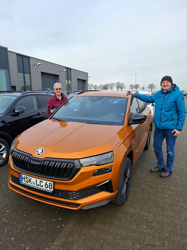 Fahrzeugübergabe eines Skoda Karoq 
