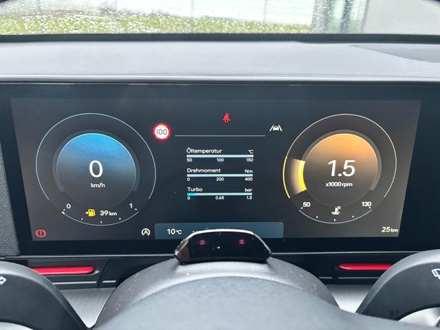 Hyundai KONA N Line 1.6 T-GDI 150PS, Schwarz-Metallic, 18" ALU, Privacy-Glas, Winter-Paket, 2-Zonen-Klimaautomatik, Dachreling, Lederlenkrad, Tempomat, NAVIGATION 12,3", Parksensoren vorrn/hinten, R&uuml;ckfahrkamera, Alarm, LED-Scheinwerfer, Smart Key, Armlehne vorn 