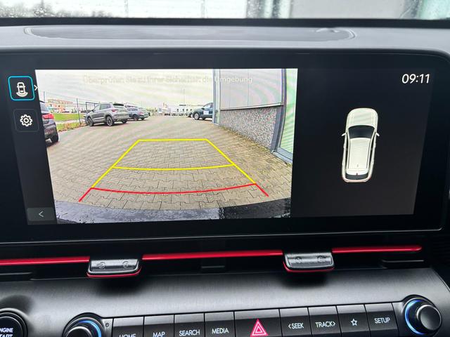 Hyundai KONA N Line 1.6 T-GDI 150PS, Schwarz-Metallic, 18" ALU, Privacy-Glas, Winter-Paket, 2-Zonen-Klimaautomatik, Dachreling, Lederlenkrad, Tempomat, NAVIGATION 12,3", Parksensoren vorrn/hinten, R&uuml;ckfahrkamera, Alarm, LED-Scheinwerfer, Smart Key, Armlehne vorn 