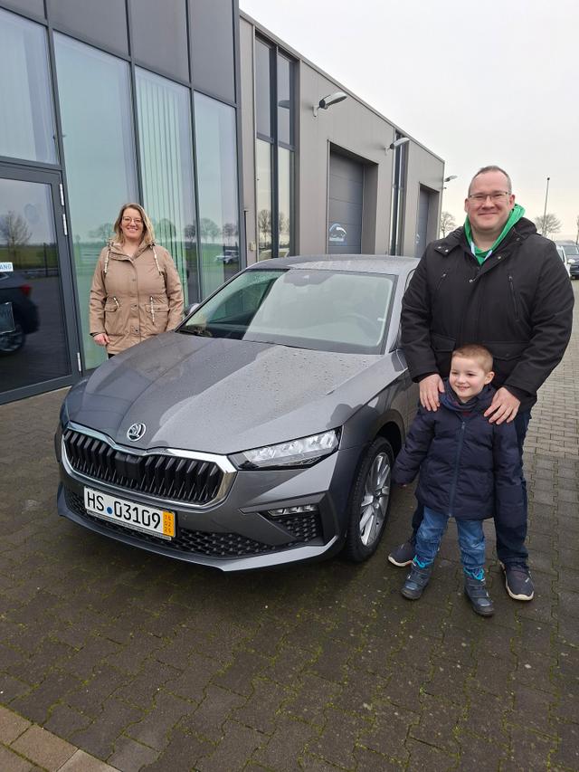 Fahrzeugübergabe eines Skoda Scala 