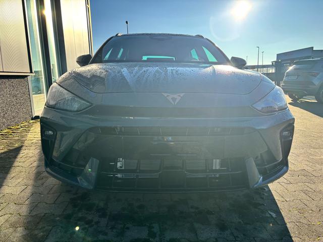 Cupra Leon Sportstourer Basis 1.5 TSI 150PS 6-Gang, 5 Jahre Garantie, AHK SCHWENKBAR, EDGE-PAKET, WINTER-PAKET, Elektr. Heckklappe, Dachreling, 18" Alu, Voll-LED-Scheinwerfer, 3Z-Climatronic, ACC/Tempomat, Digitales Cockpit, Full Link, Parksensoren v/h, Privacy-Glas, M-Lederlenkrad 