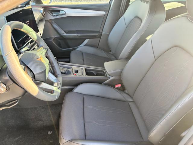 Cupra Leon Sportstourer Basis 1.5 TSI 150PS 6-Gang, 5 Jahre Garantie, SCHWARZ-METALLIC, AHK SCHWENKBAR, EDGE-PAKET, WINTER-PAKET, Elektr. Heckklappe, Dachreling, 18" Alu, Voll-LED-Scheinwerfer, 3Z-Climatronic, ACC/Tempomat, Digitales Cockpit, Full Link, Parksensoren v/h, Privacy-Glas 