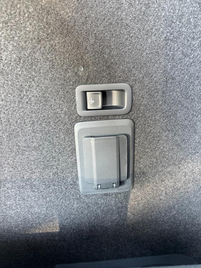 Cupra Leon Sportstourer Basis 1.5 TSI 150PS 6-Gang, 5 Jahre Garantie, SCHWARZ-METALLIC, AHK SCHWENKBAR, EDGE-PAKET, WINTER-PAKET, Elektr. Heckklappe, Dachreling, 18" Alu, Voll-LED-Scheinwerfer, 3Z-Climatronic, ACC/Tempomat, Digitales Cockpit, Full Link, Parksensoren v/h, Privacy-Glas 