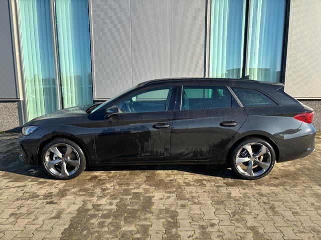 Cupra Leon Sportstourer - Basis 1.5 TSI 150PS 6-Gang, 5 Jahre Garantie, SCHWARZ-METALLIC, AHK SCHWENKBAR, EDGE-PAKET, WINTER-PAKET, Elektr. Heckklappe, Dachreling, 18" Alu, Voll-LED-Scheinwerfer, 3Z-Climatronic, ACC/Tempomat, Digitales Cockpit, Full Link, Parksensoren v/h, Privacy-Glas