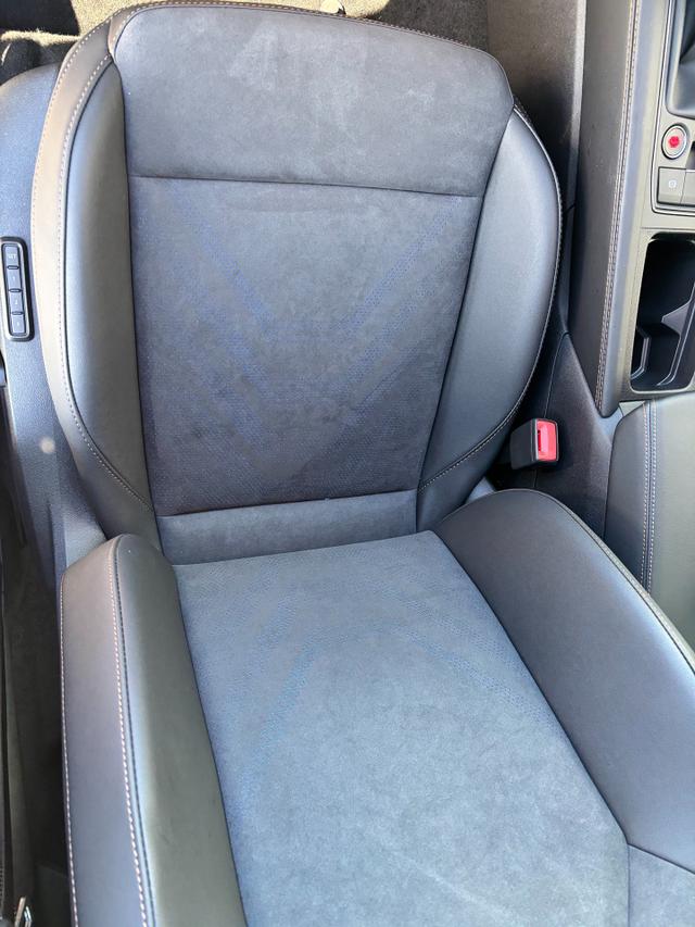 Cupra Leon Sportstourer Basis 1.5 TSI 150PS 6-Gang, 5J Garantie, SCHWARZ-METALLIC, MATRIX-LED, AHK SCHWENKBAR, EDGE-PAKET, DYNAMIC-DESIGN, Elektr. Heckklappe, Dachreling, 18" Alu, Voll-LED-Scheinwerfer, 3Z-Climatronic, ACC/Tempomat, Full Link, Parksensoren v/h, Privacy-Glas 